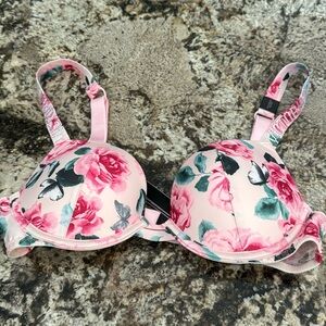 Victoria’s Secret pink with flowers push up bra, size 32B, NWT.